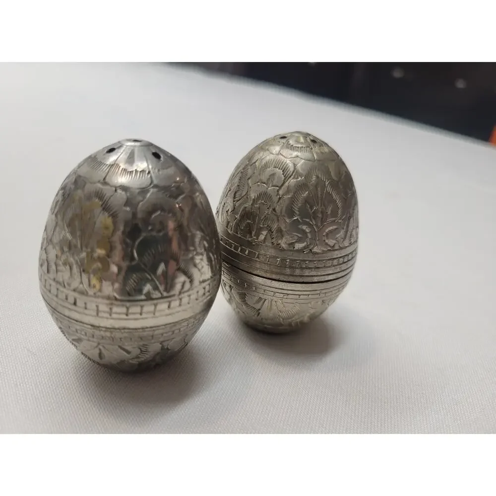 Vtg India Hand Etched Ornate Metal egg shaped Salt & Pepper Shakers 5 hole